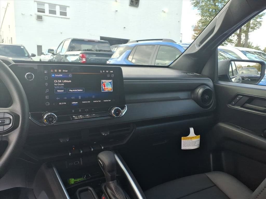 2025 Chevrolet Colorado WT/LT