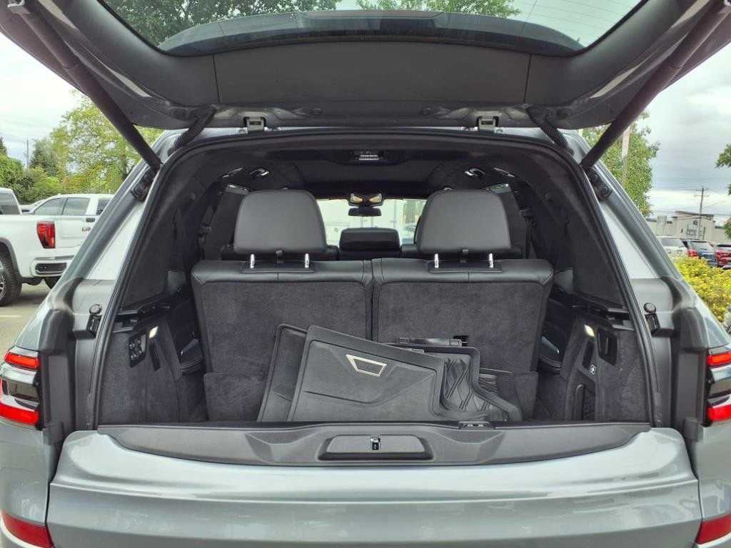 2024 BMW X7 M60i