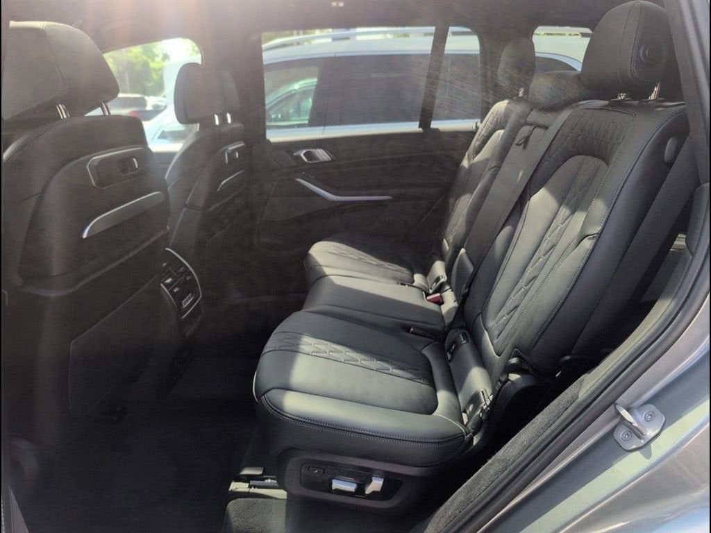 2024 BMW X7 M60i