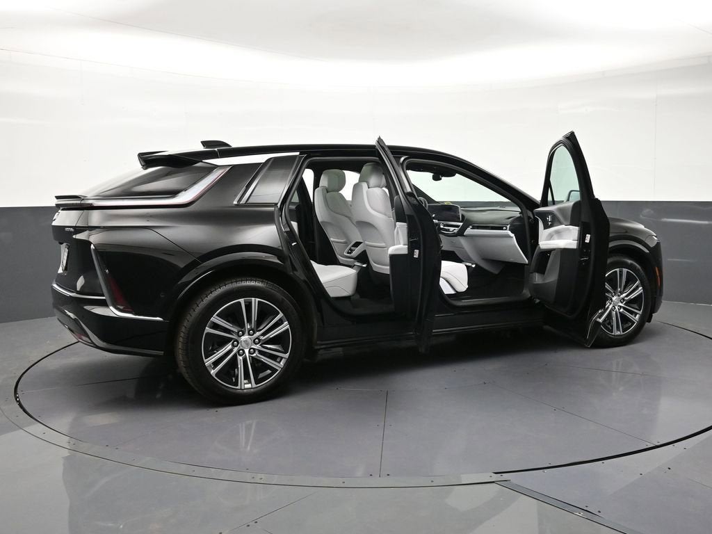 2025 Cadillac LYRIQ Luxury 1