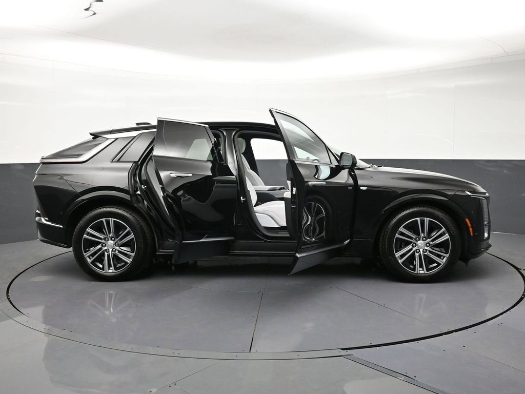 2025 Cadillac LYRIQ Luxury 1