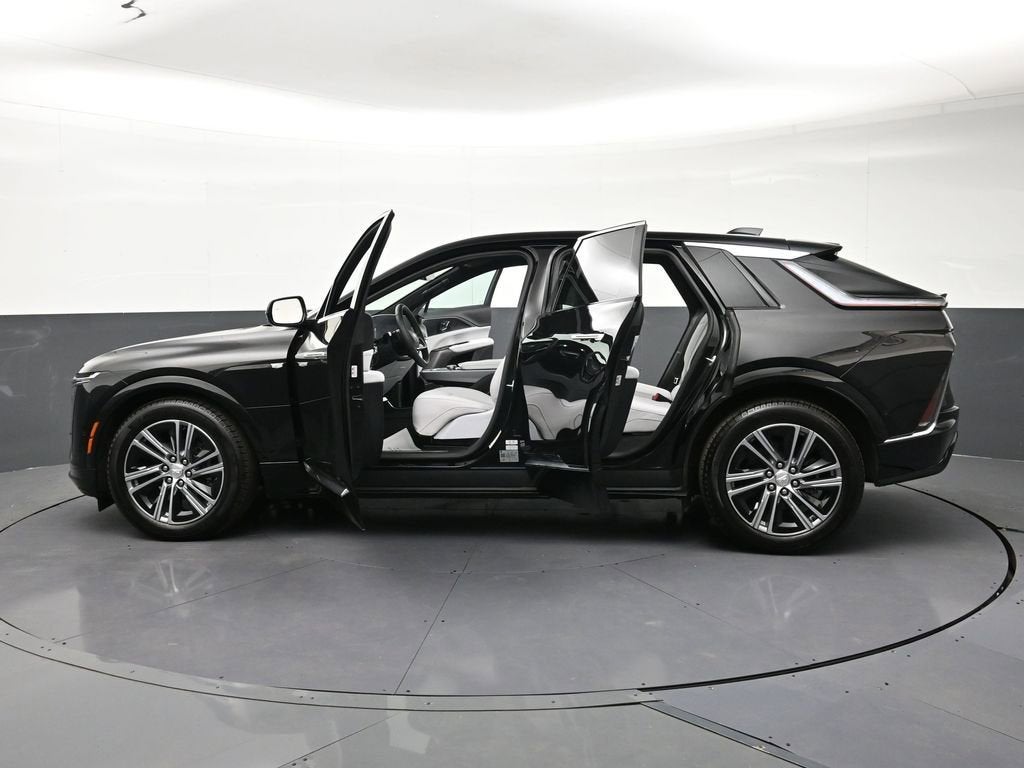 2025 Cadillac LYRIQ Luxury 1