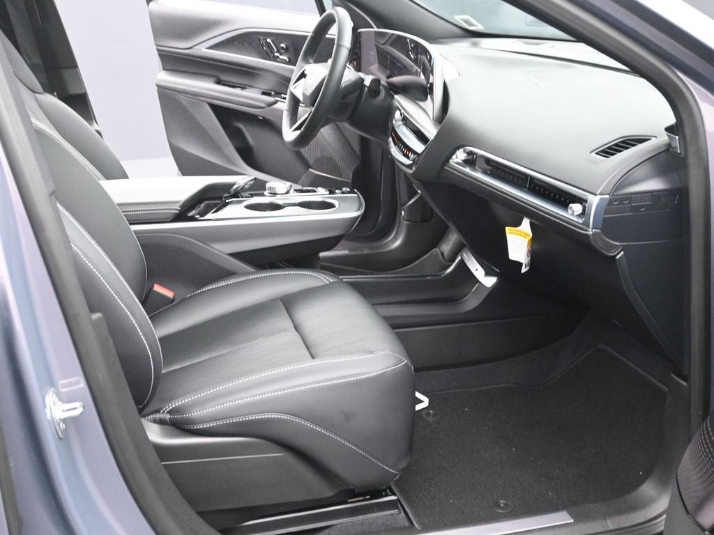 2025 Cadillac LYRIQ Luxury 1