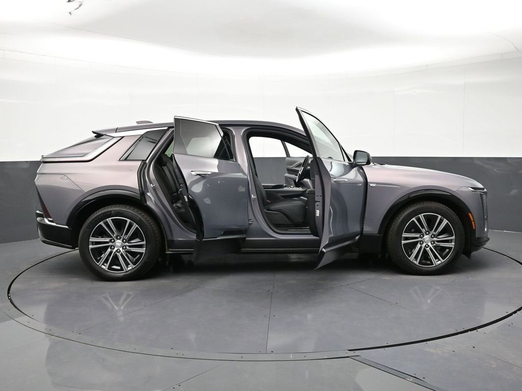 2025 Cadillac LYRIQ Luxury 1