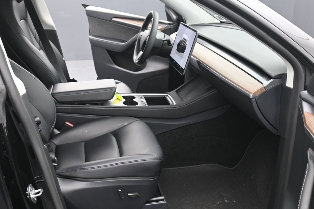 2025 Tesla Model Y Long Range