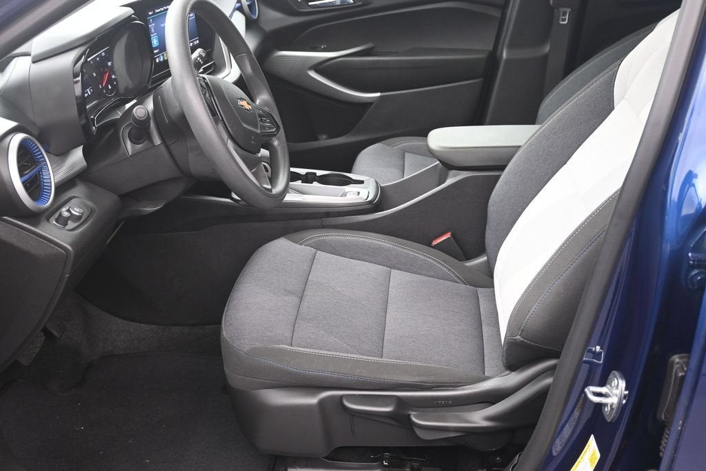 2024 Chevrolet Trax LS - Photo 10