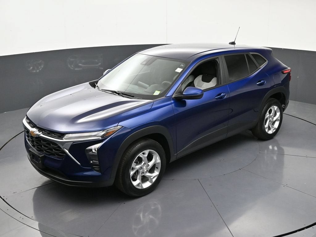 2024 Chevrolet Trax LS - Photo 16