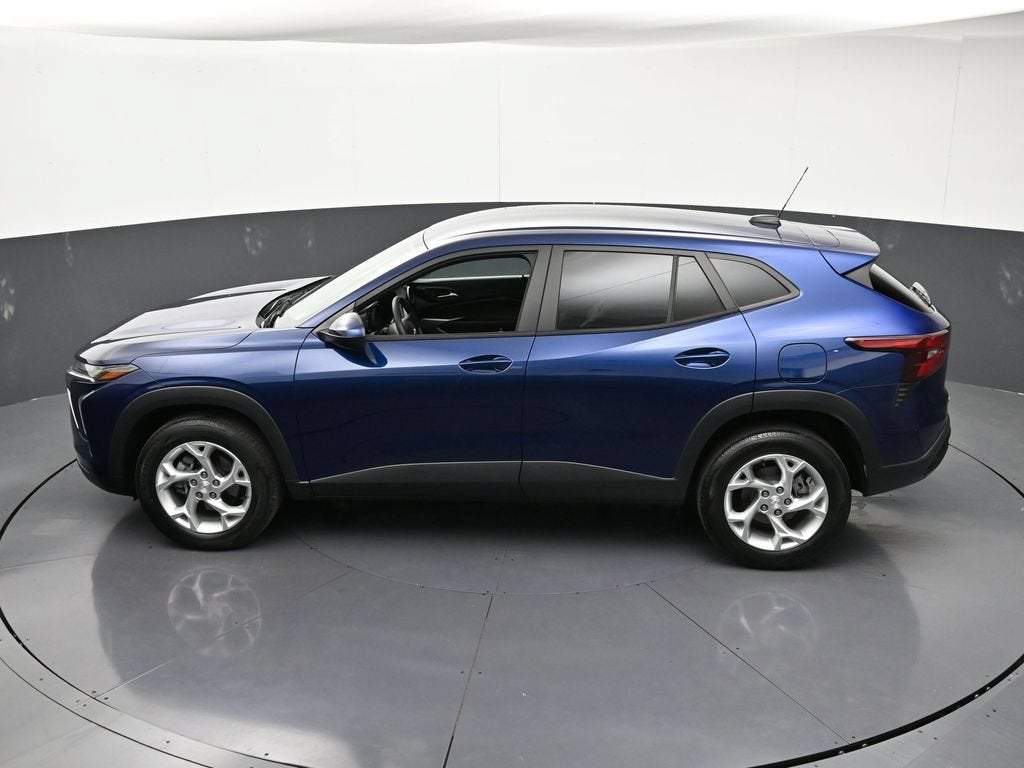 2024 Chevrolet Trax LS - Photo 17