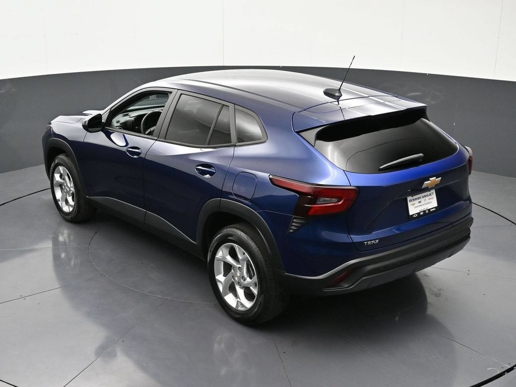 2024 Chevrolet Trax LS - Photo 18