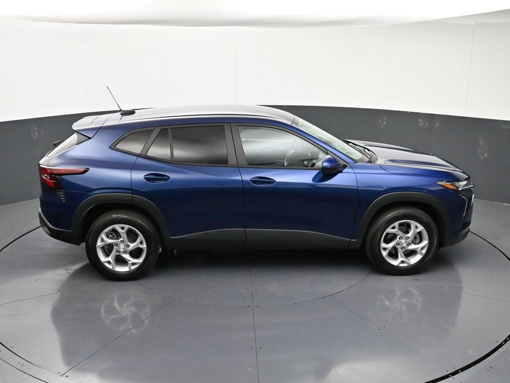 2024 Chevrolet Trax LS - Photo 21