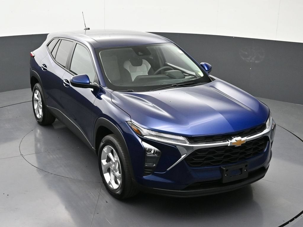 2024 Chevrolet Trax LS - Photo 22