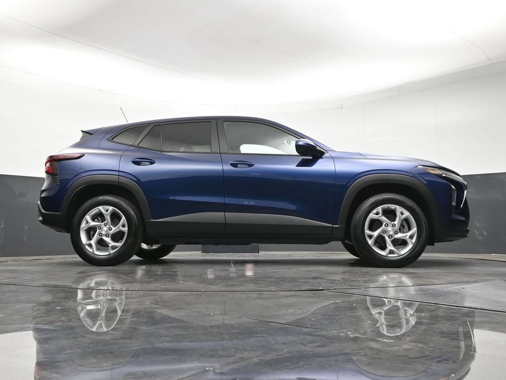 2024 Chevrolet Trax LS - Photo 29