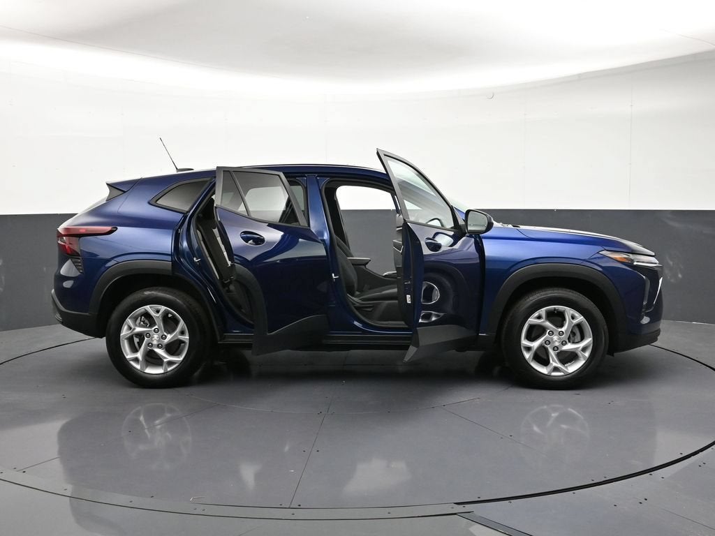 2024 Chevrolet Trax LS - Photo 33