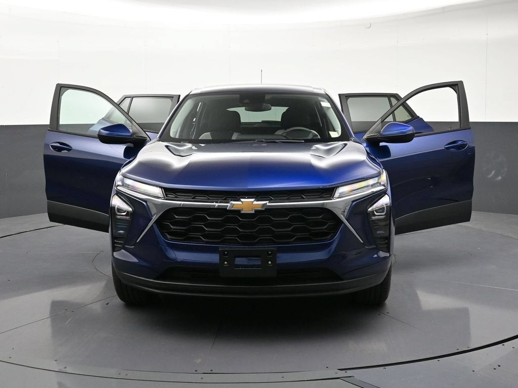 2024 Chevrolet Trax LS - Photo 37