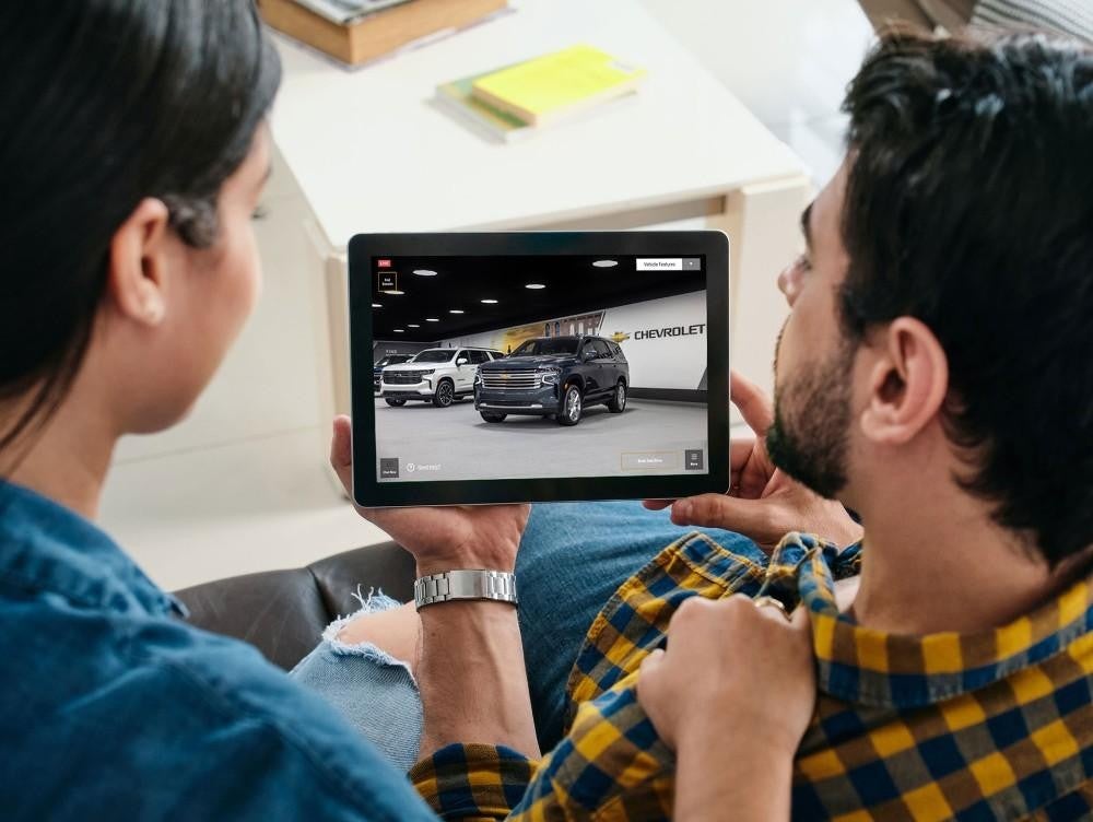 customers on phone Bomnin Chevrolet Buick GMC Nanuet in Nanuet NY